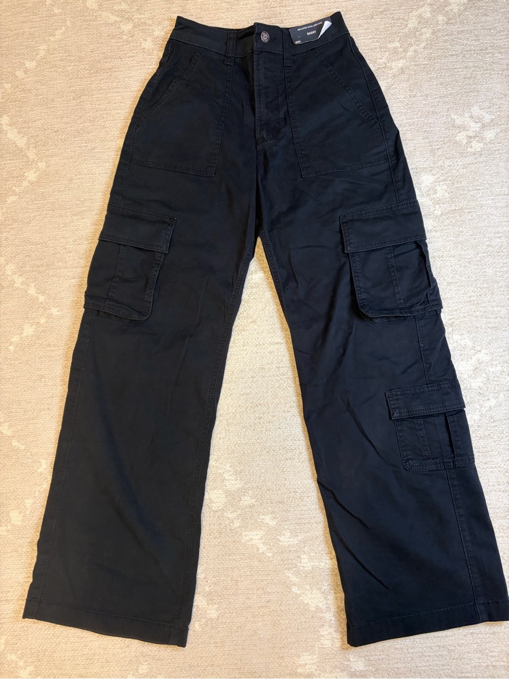 Black Hollister cargo pants (high rise)